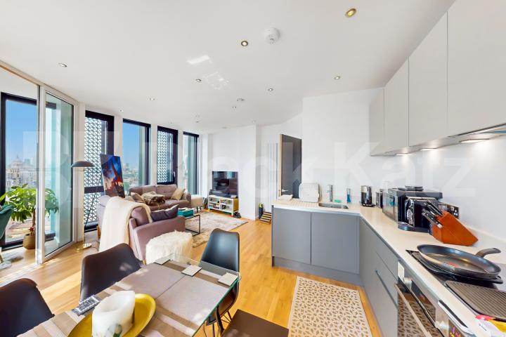 Stylish & contemporary & boasting 830 Sq. Ft. of living & entertaining space The Ceramic Building - Newington Causeway , Borough